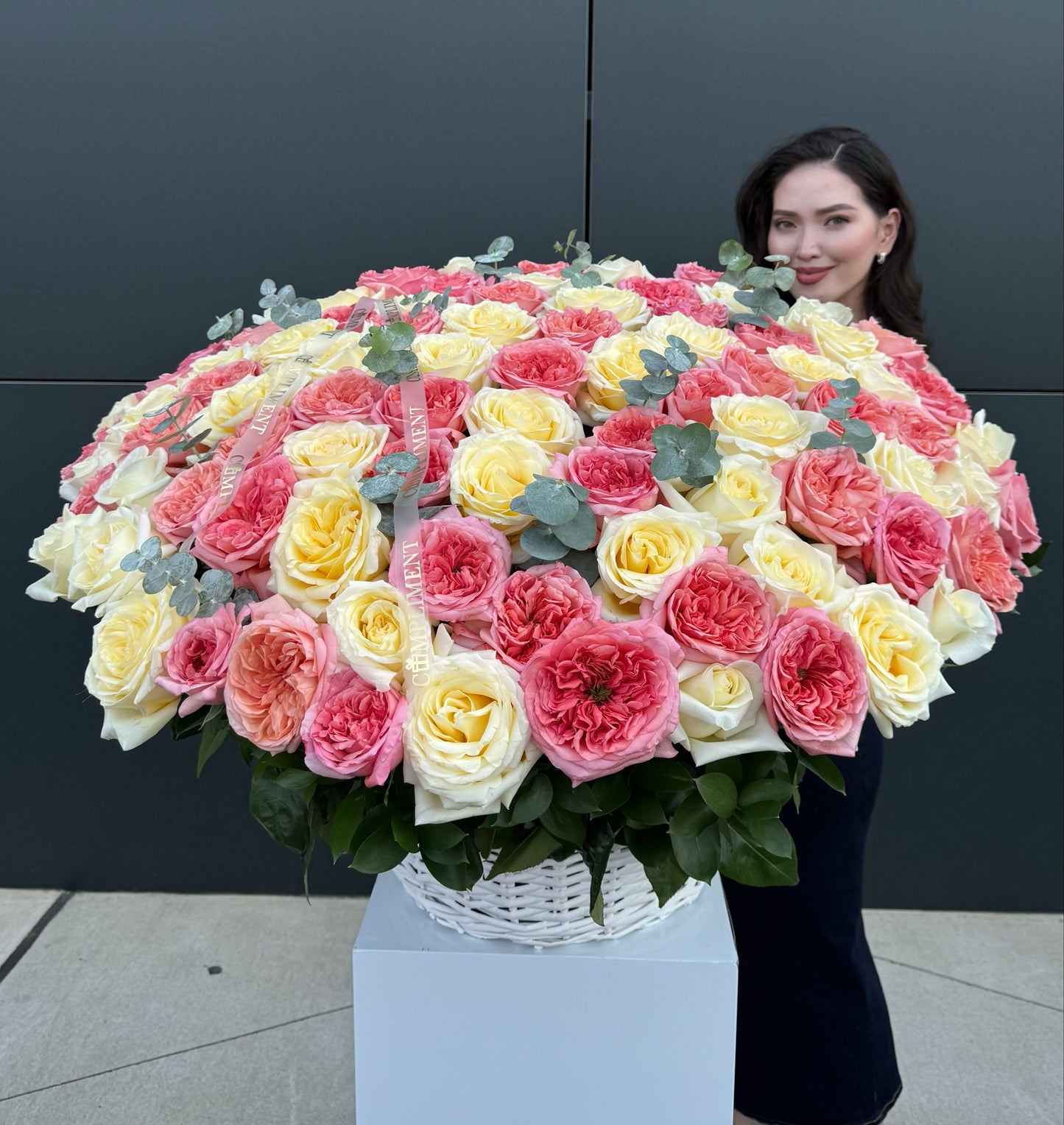 BASKET XL PEONY ROSES MIX