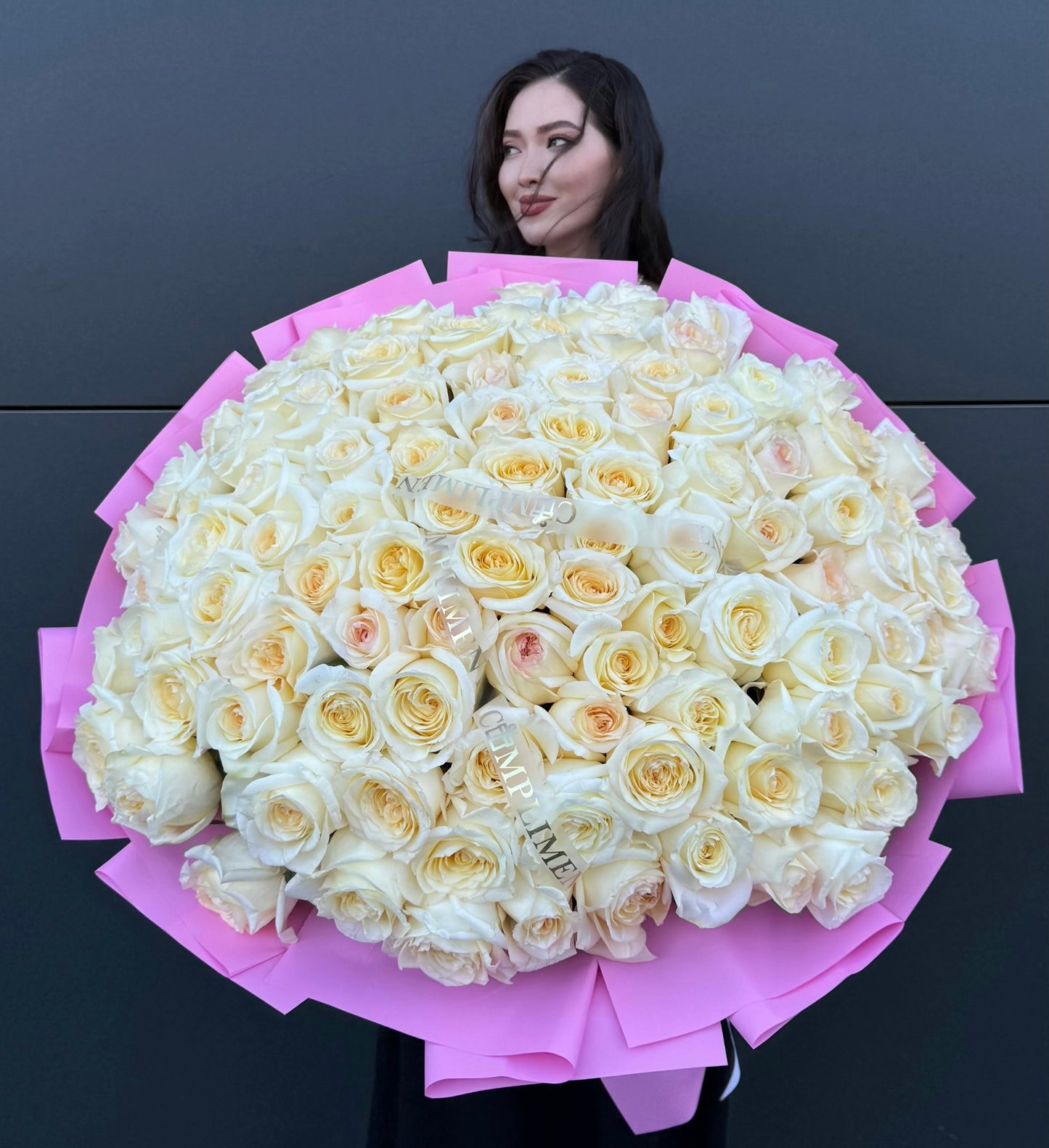 100 ROSES PEONY WHITE