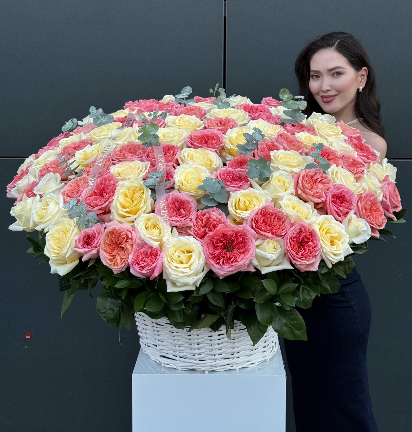 BASKET XL PEONY ROSES MIX