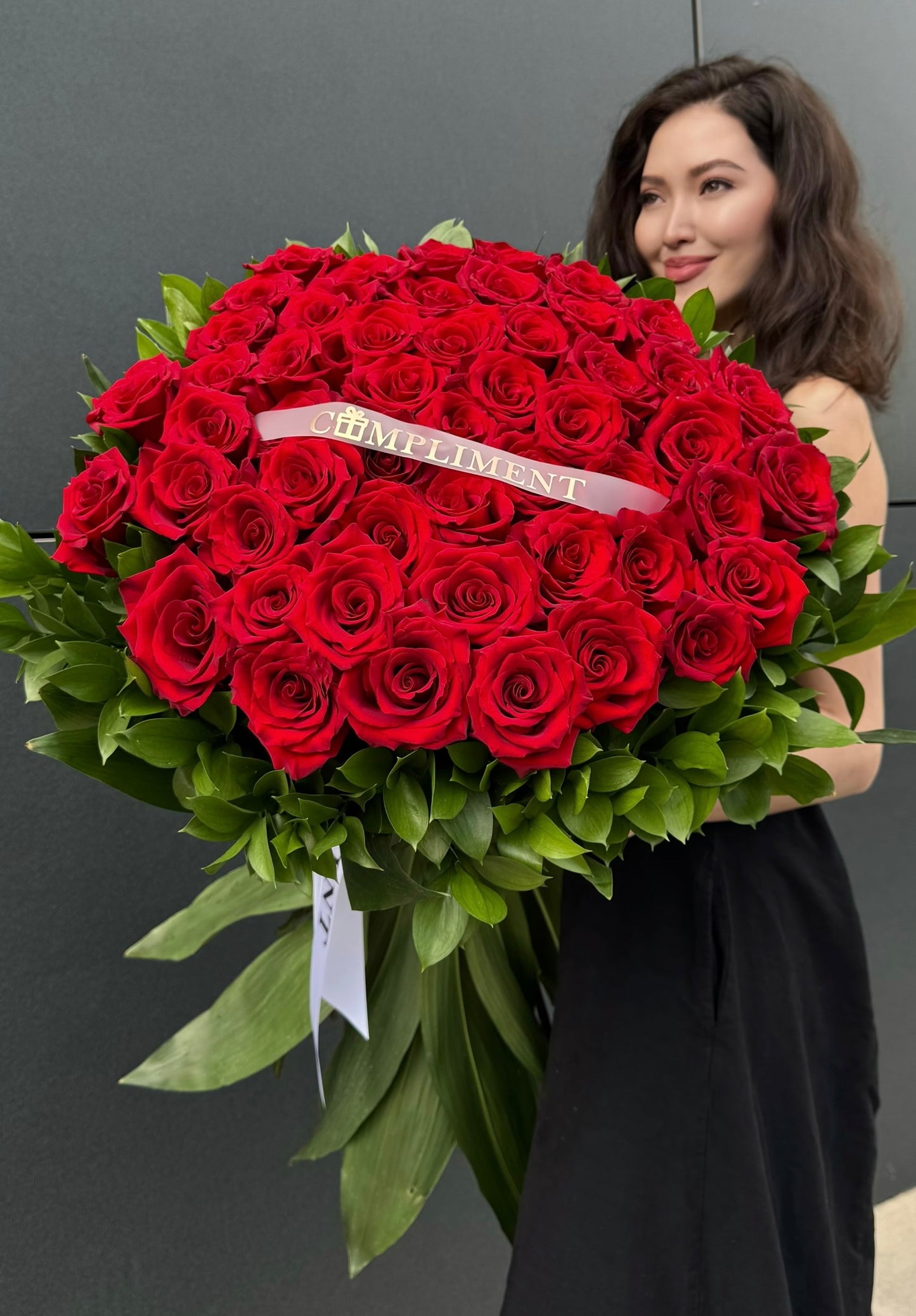 51 RED ROSES& GREENS