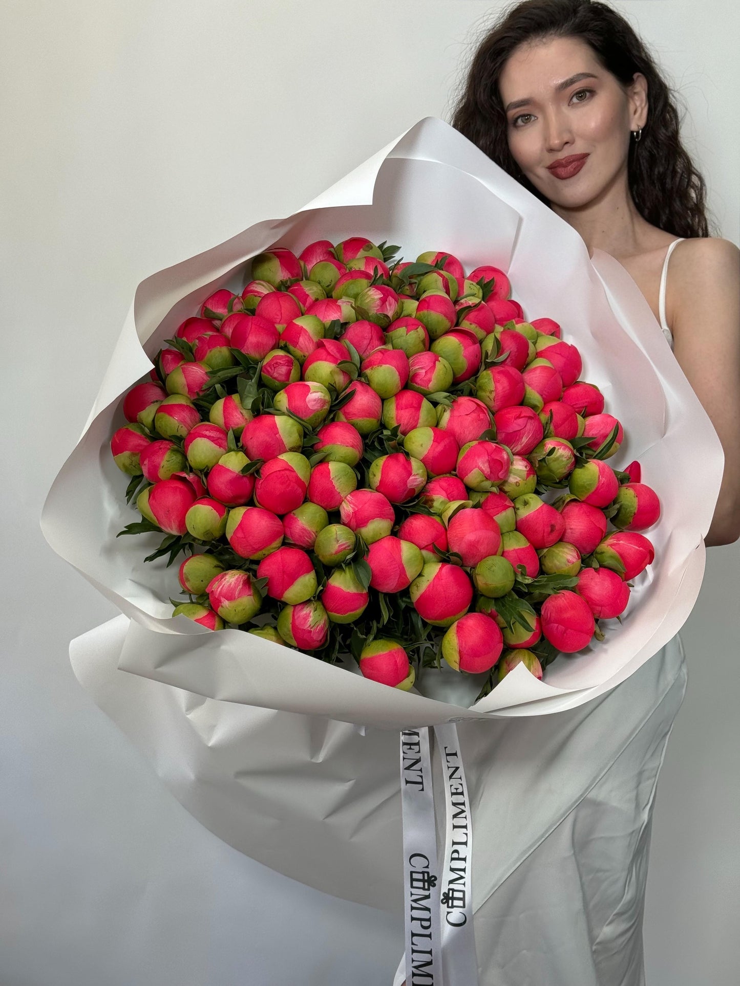 101 CORAL CHARM/ WHITE WRAPPING