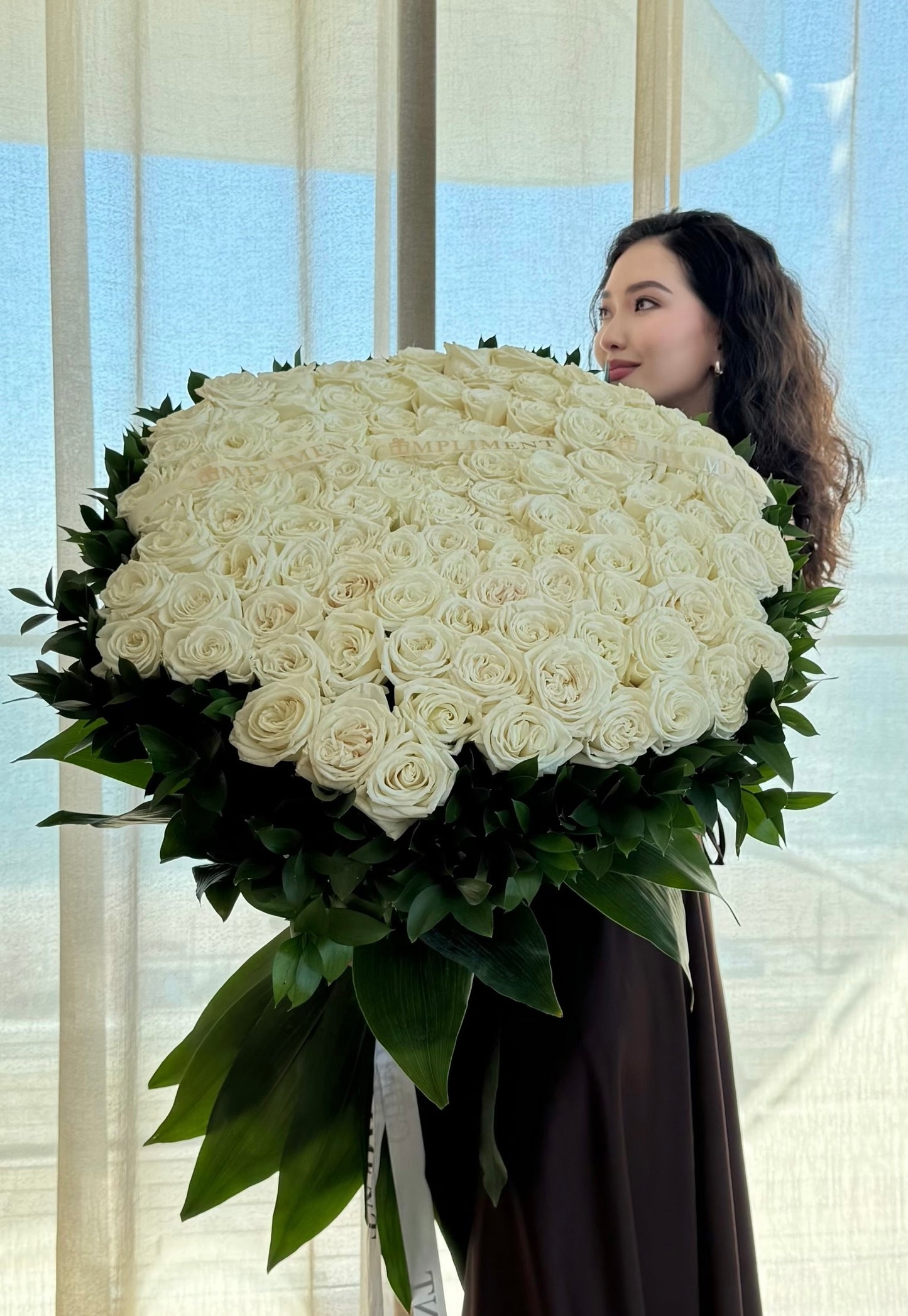 100 ROSES WHITE&GREENS