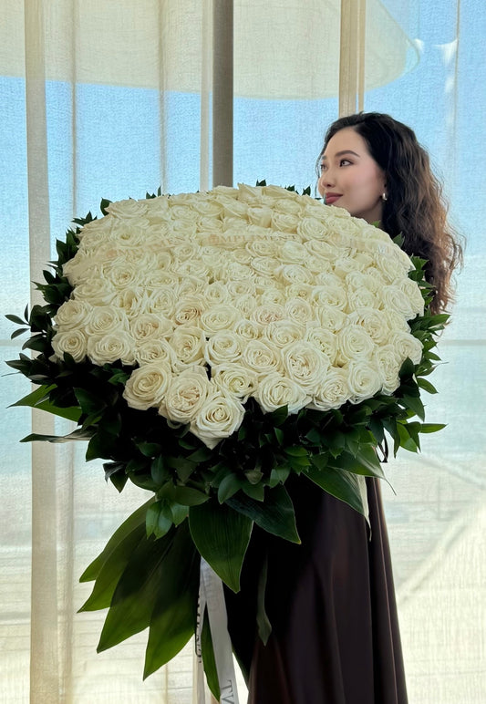 100 ROSES WHITE&GREENS