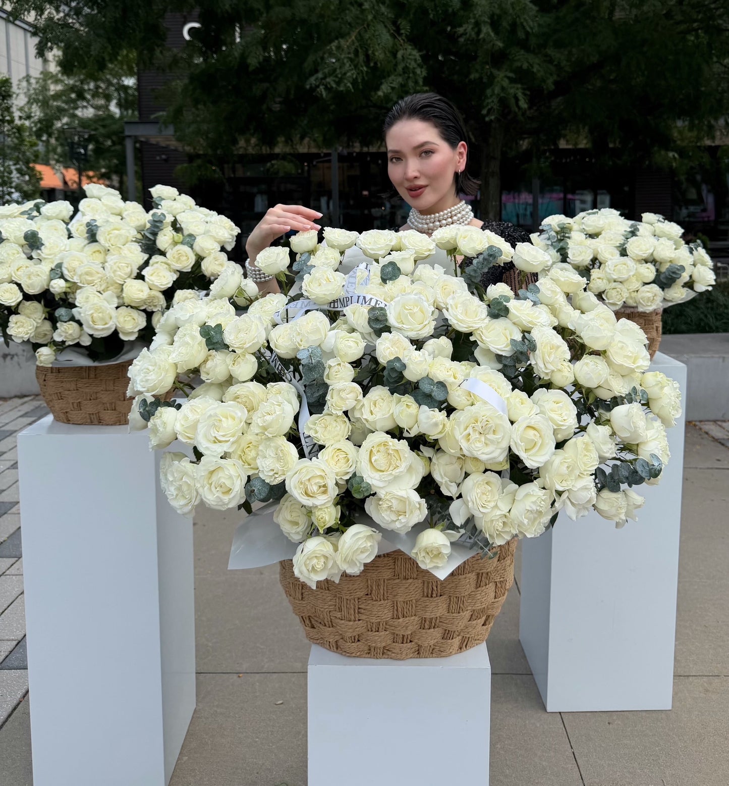 L/ WHITE PEONY SPRAY ROSES