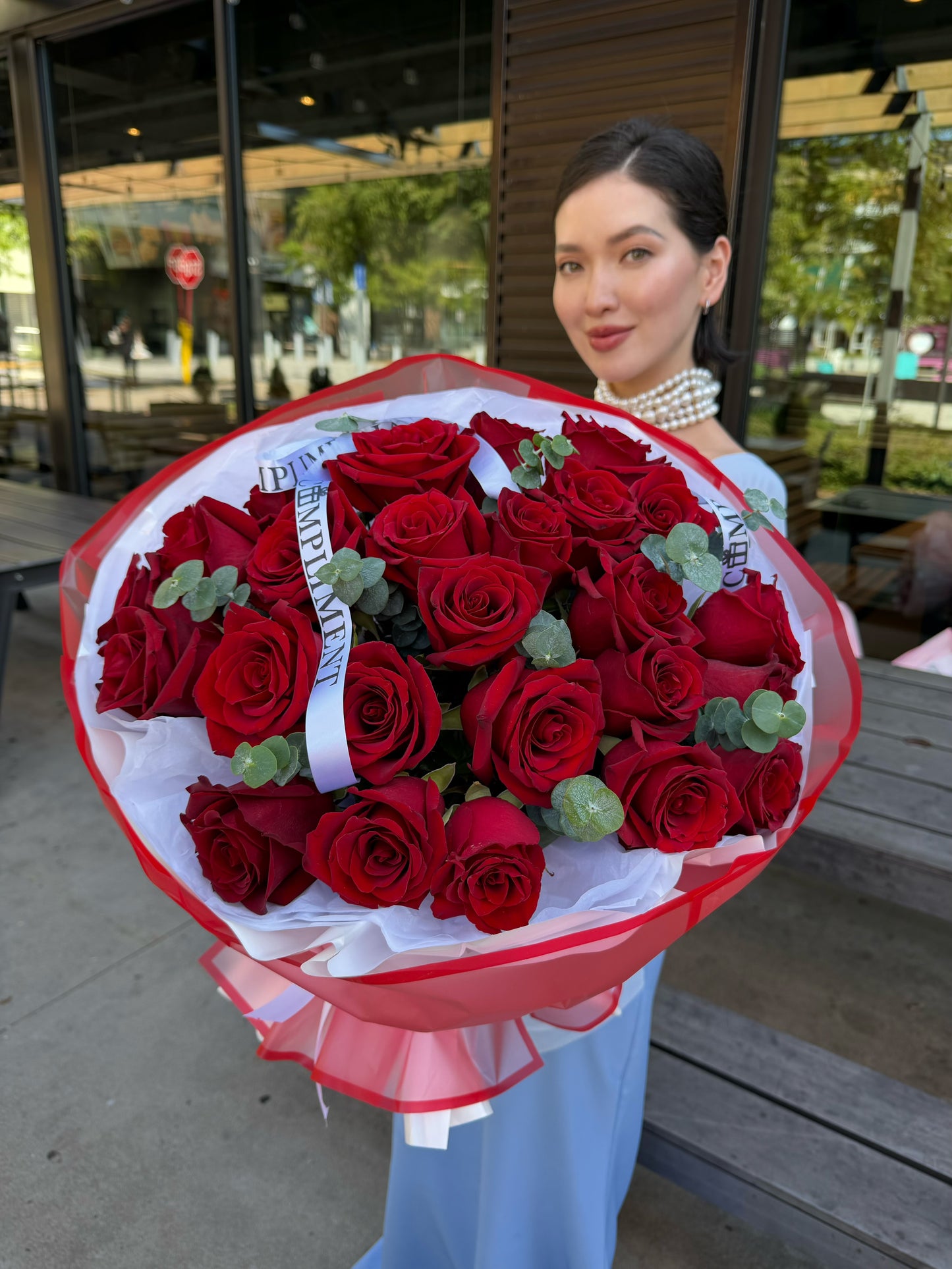 25 RED ROSES