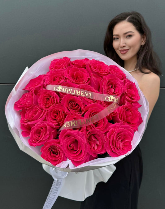 25 ROSES HOT PINK