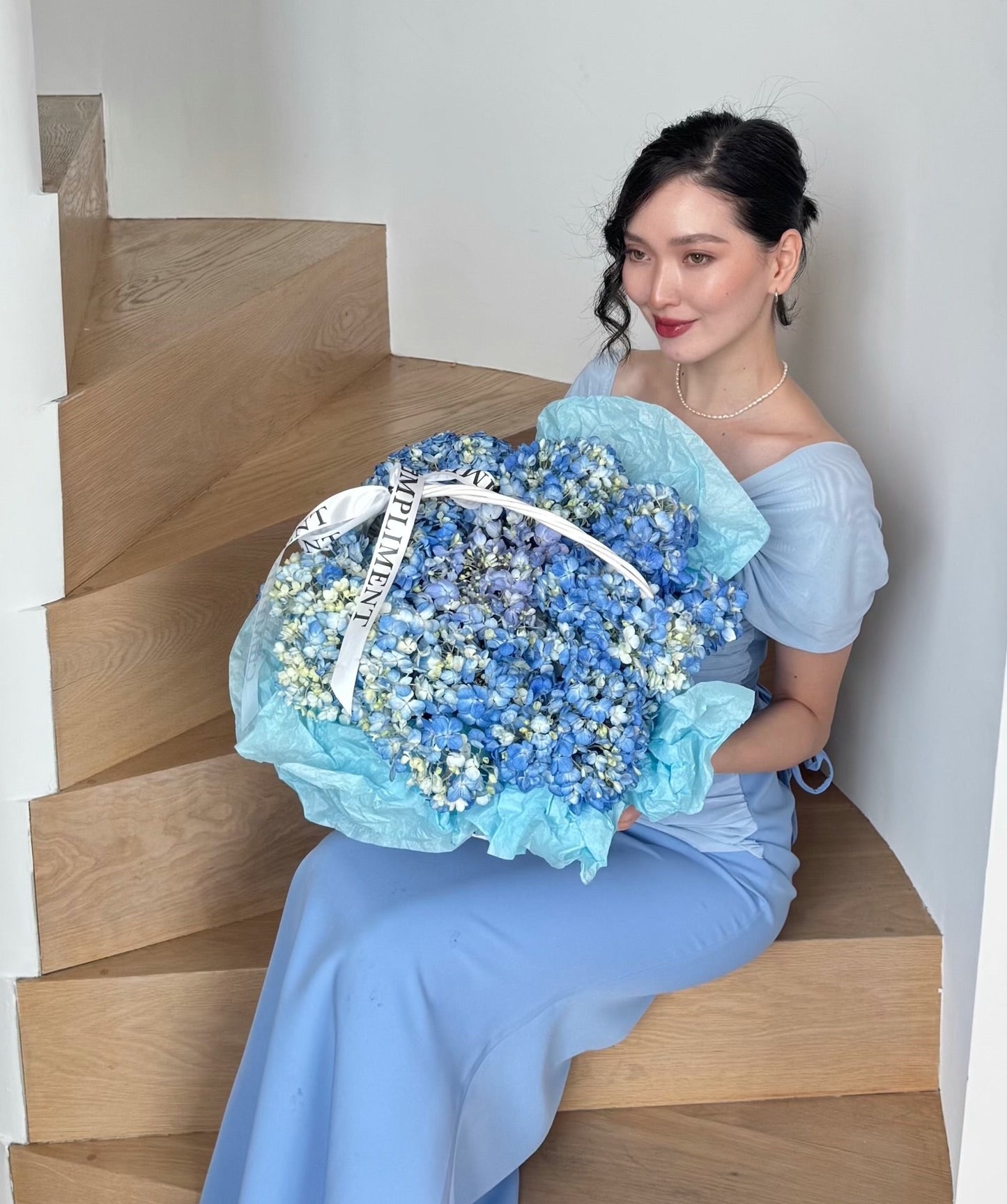 BASKET/ BLUE HYDRANGEAS