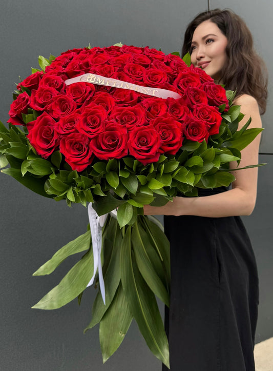 51 RED ROSES& GREENS