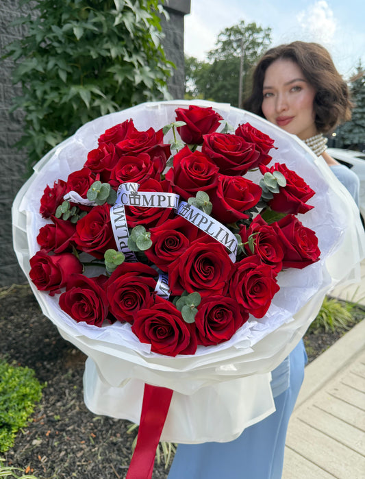 25 RED ROSES