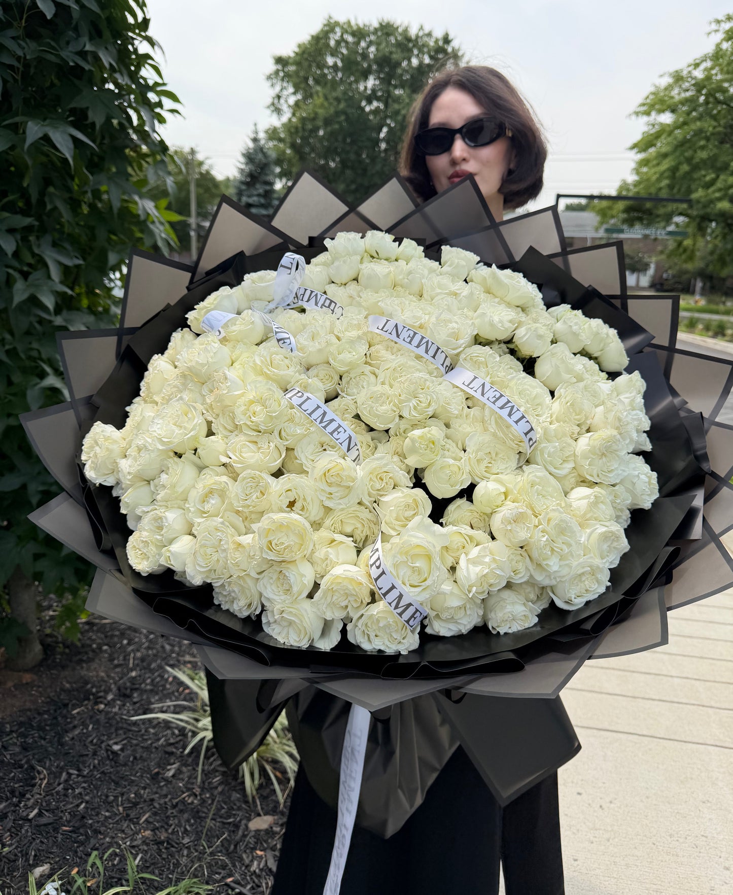 WHITE SWAN BOUQUET/ XL