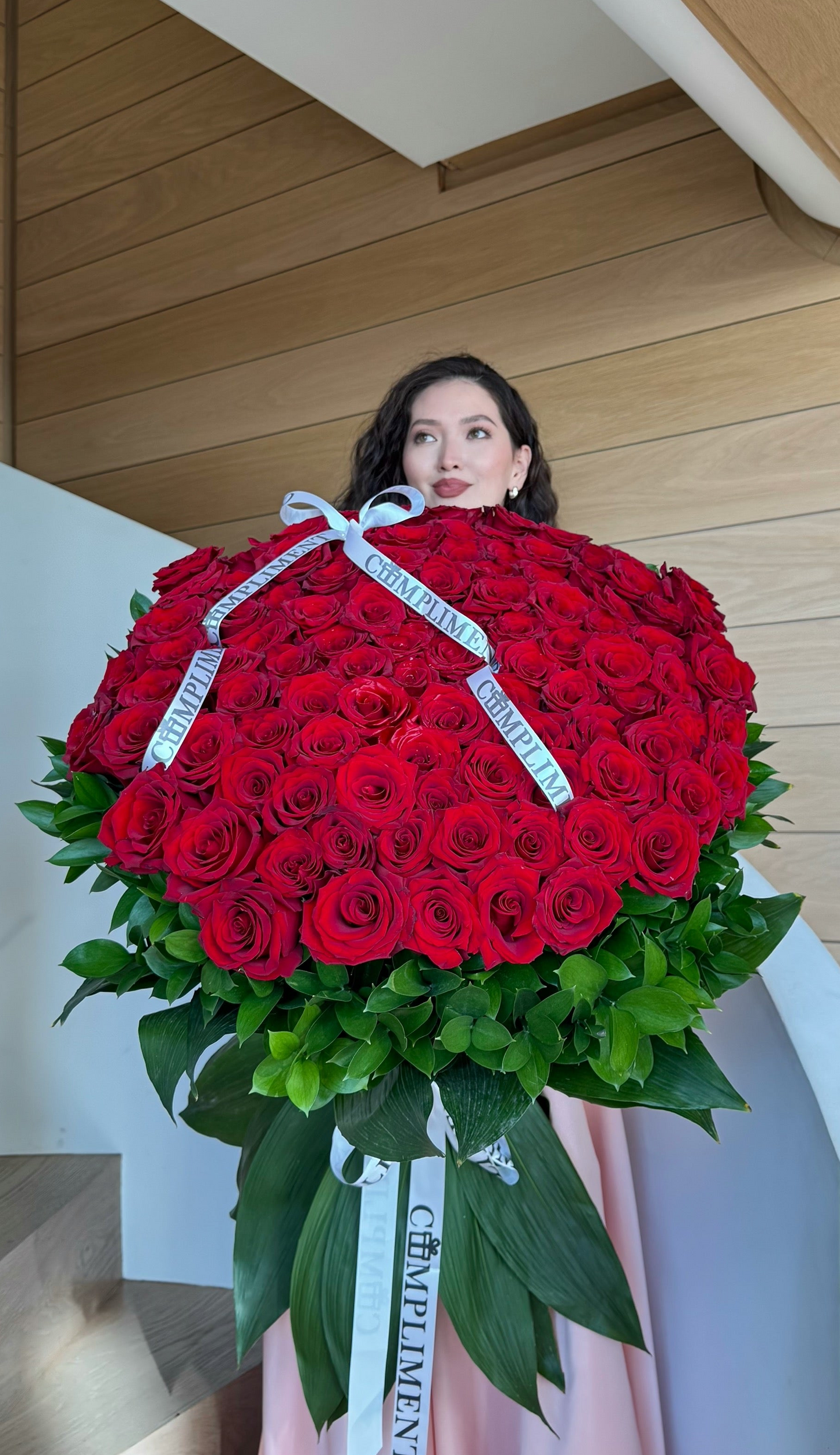 100 ROSES RED&GREENS