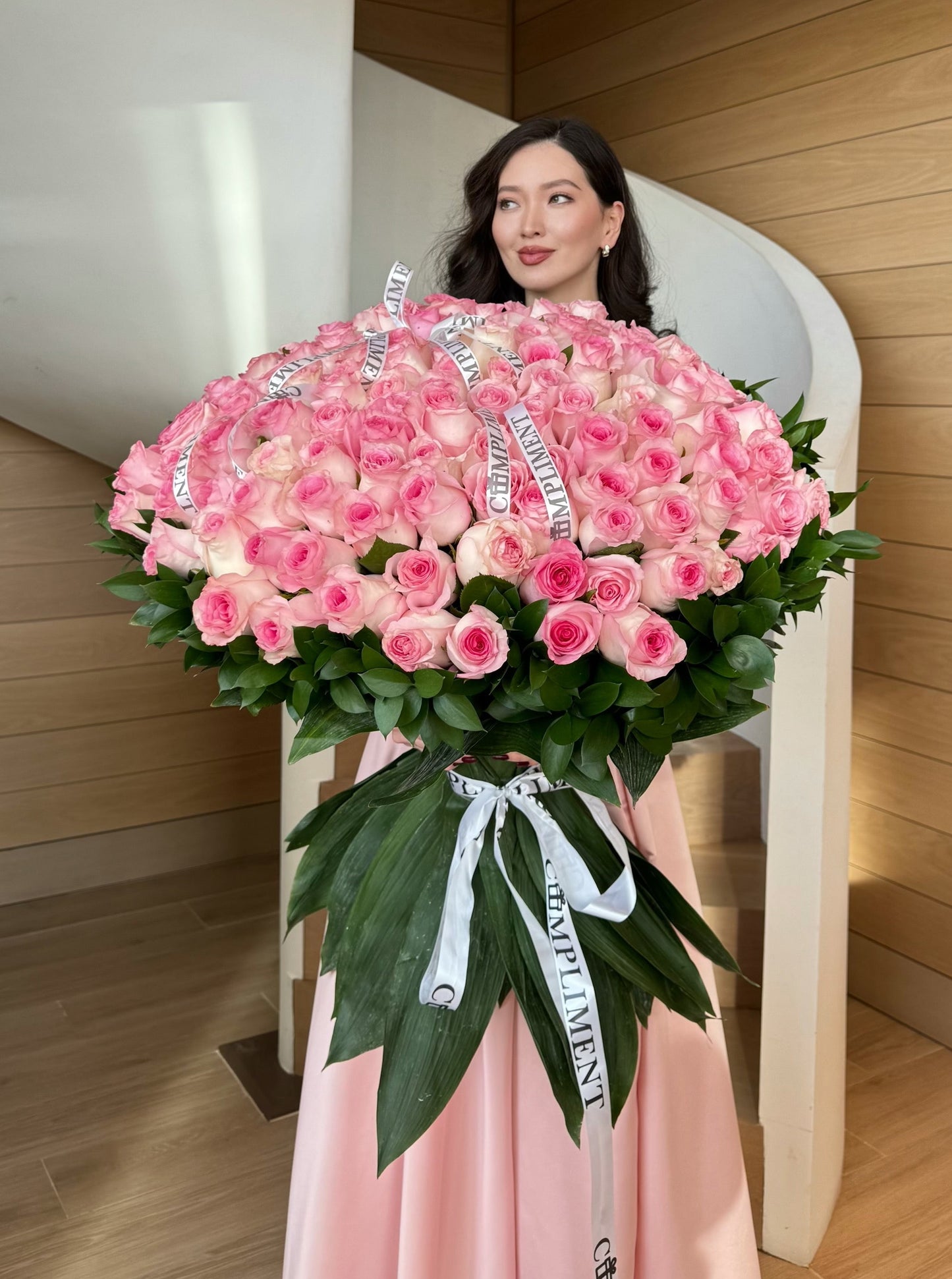 100 PINK ROSES&GREENS