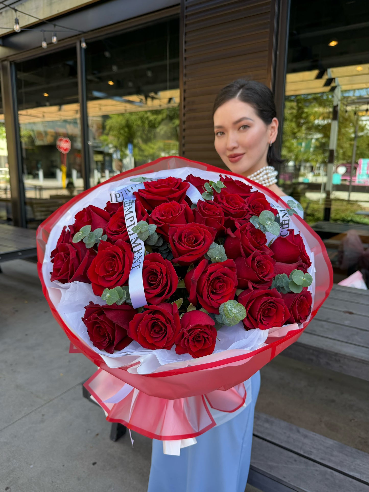 25 RED ROSES