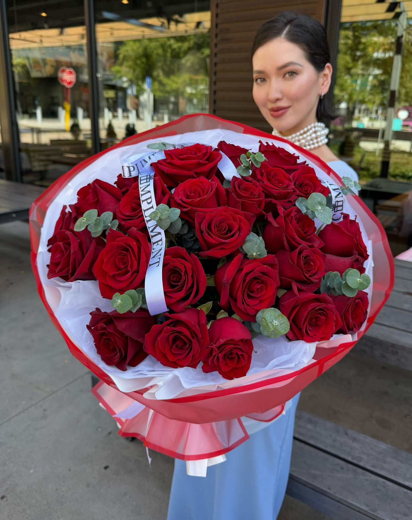 25 RED ROSES