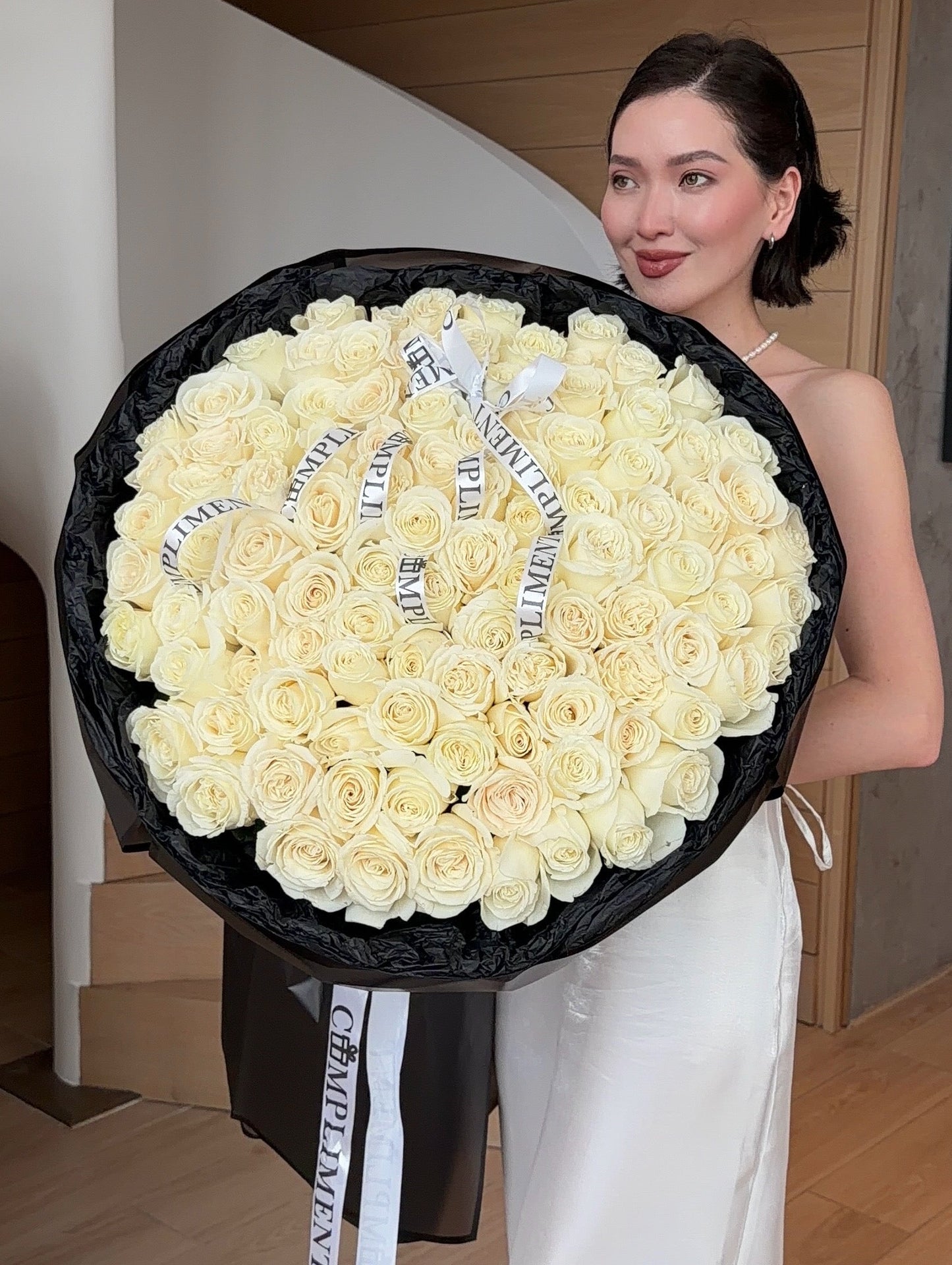 100 WHITE ROSES