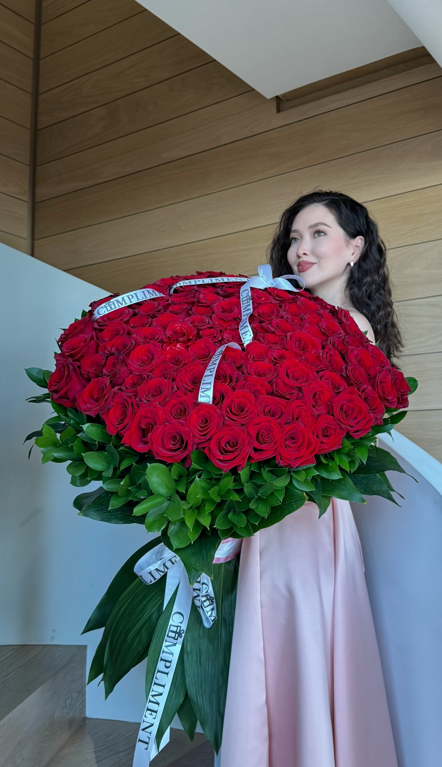 100 ROSES RED&GREENS