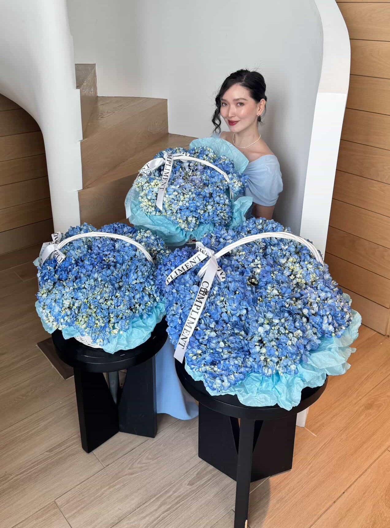 BASKET/ BLUE HYDRANGEAS