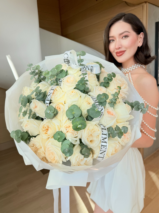 35 WHITE ROSES