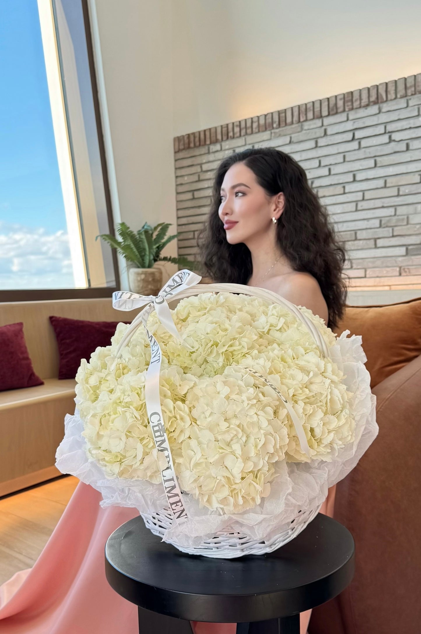 BASKET/ WHITE HYDRANGEAS
