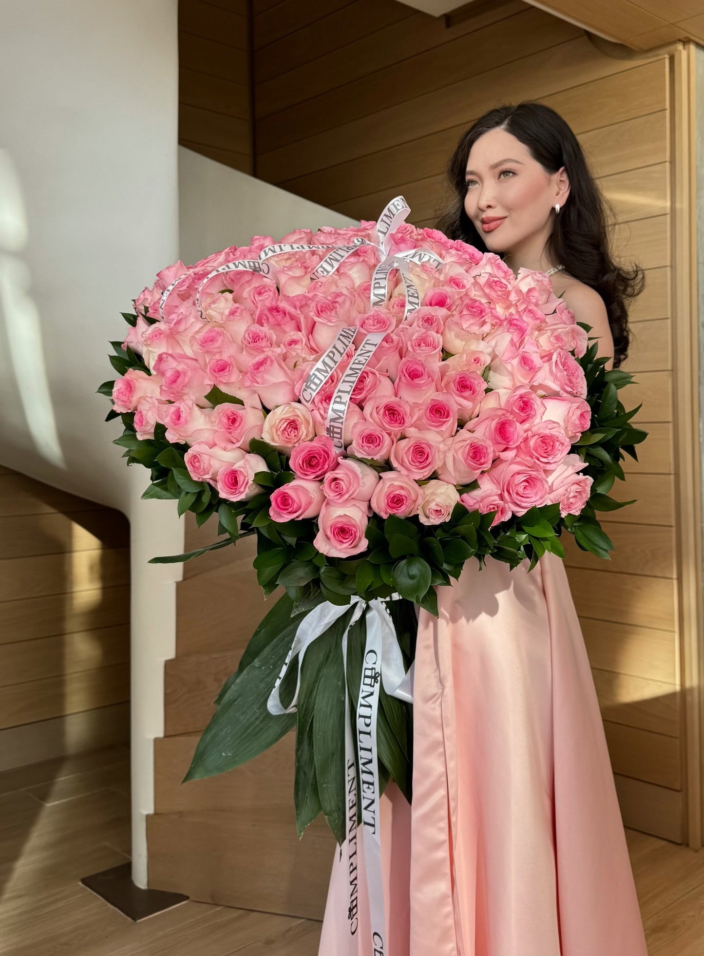 100 PINK ROSES&GREENS