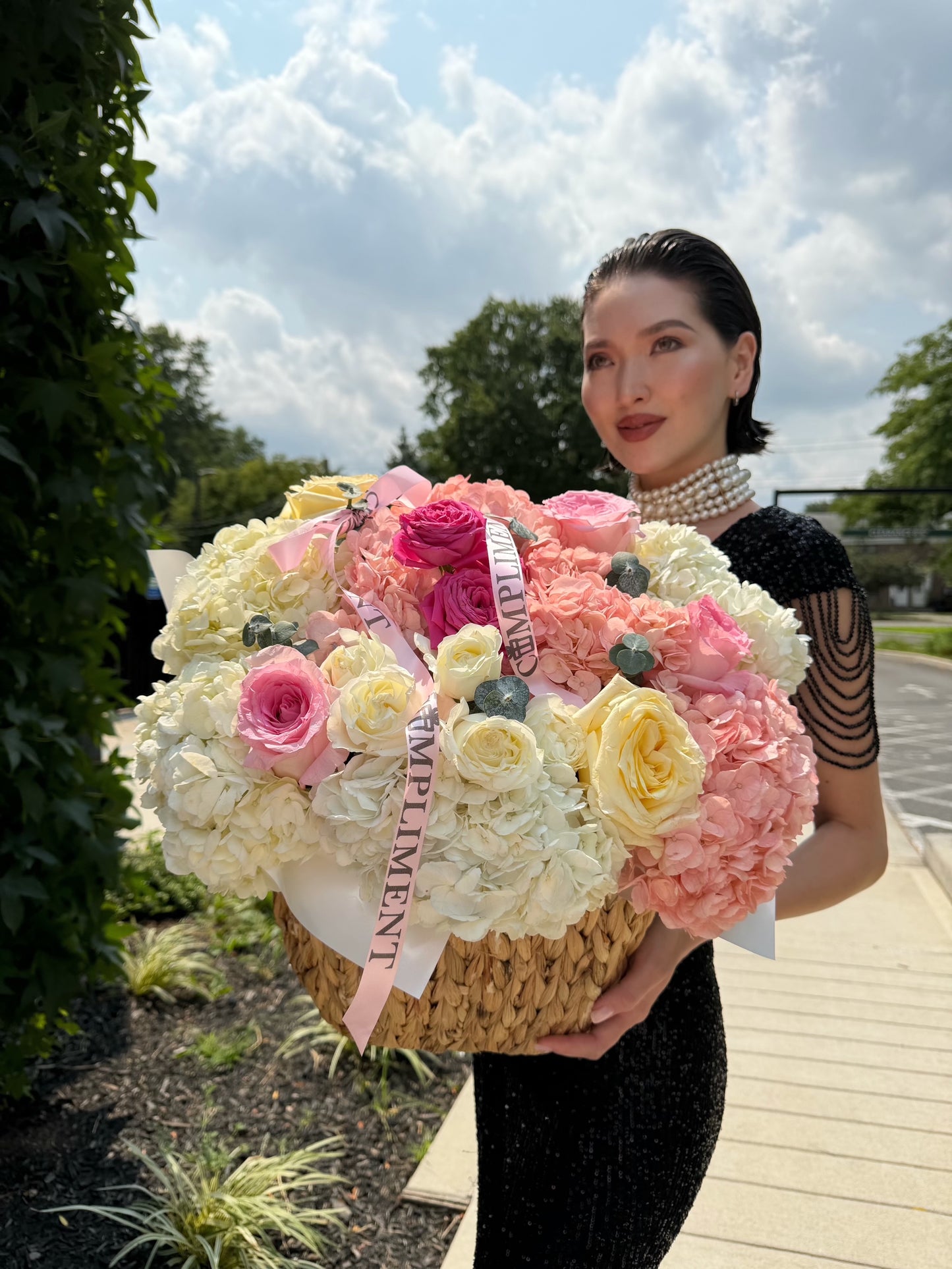 COMPLIMENT BASKET/ S