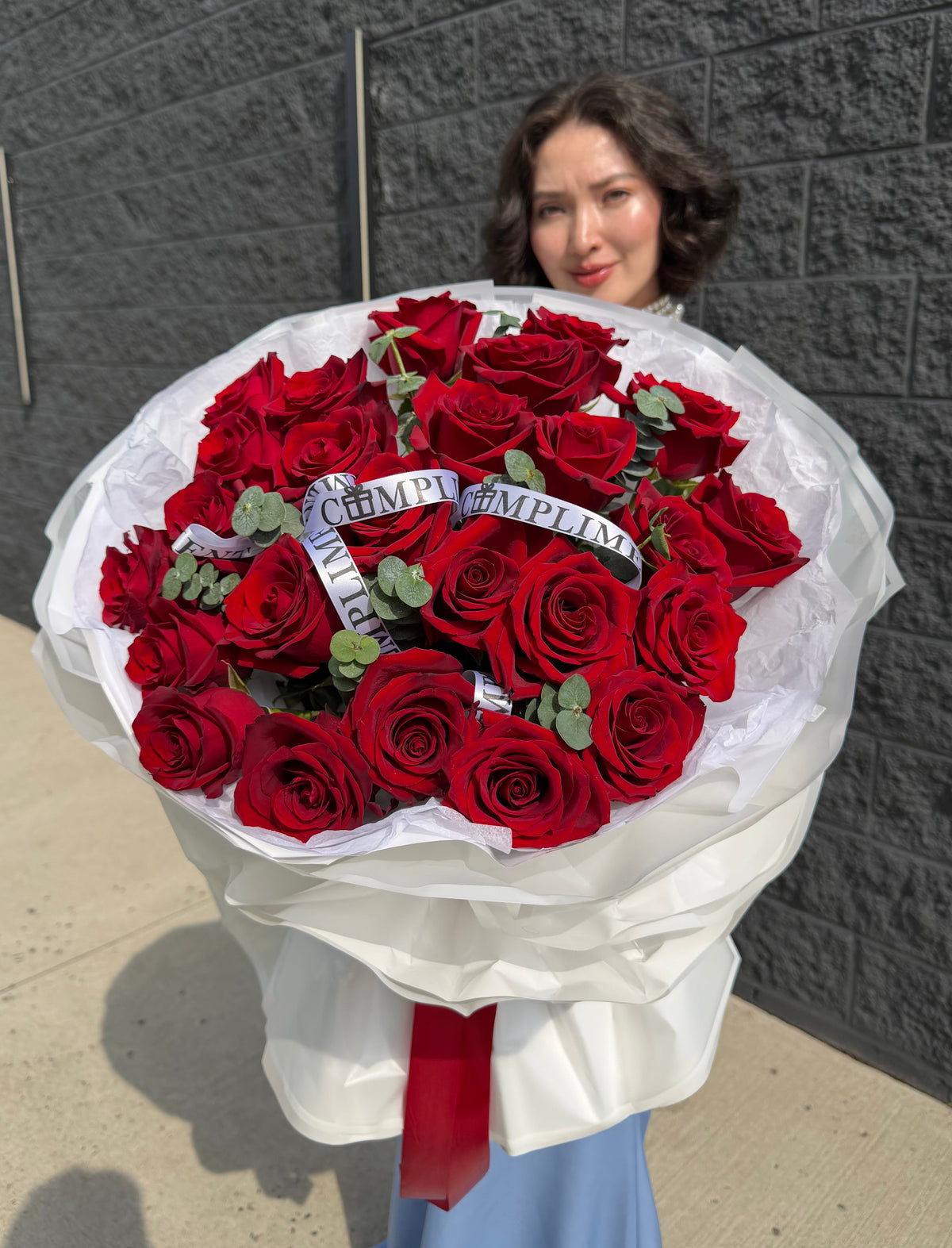 25 RED ROSES