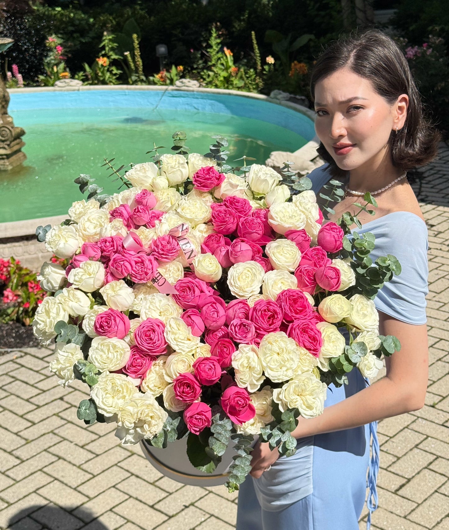 BOX/ PEONY SPRAY ROSES