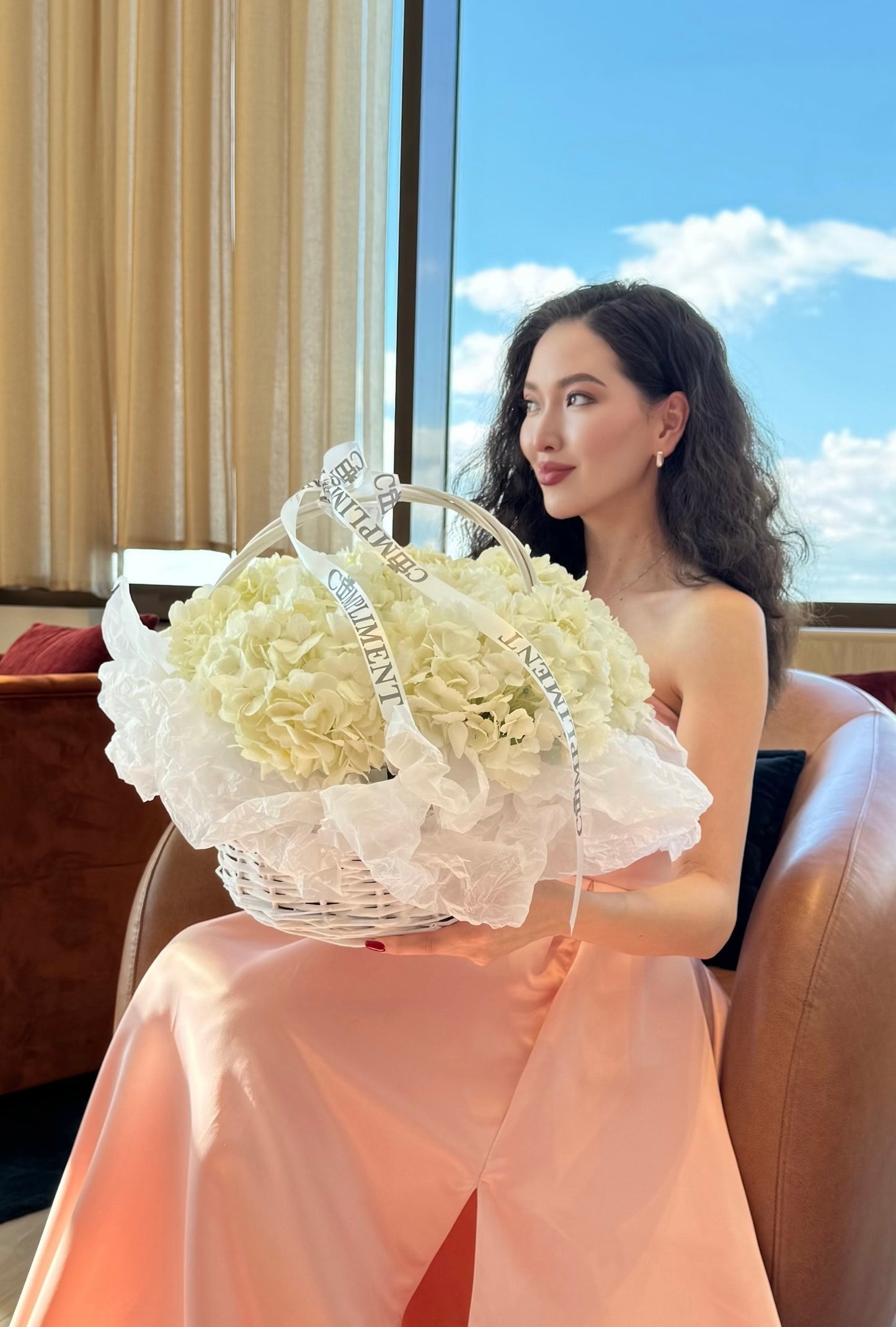 BASKET/ WHITE HYDRANGEAS