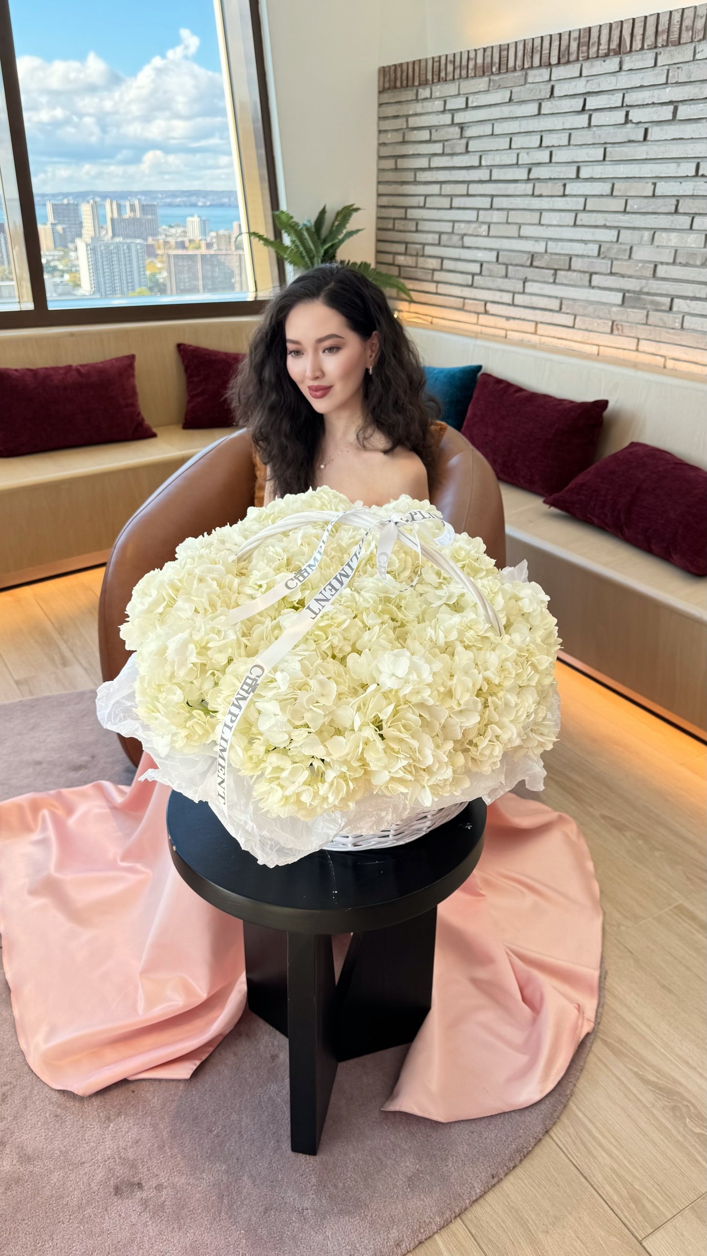 BASKET/ WHITE HYDRANGEAS