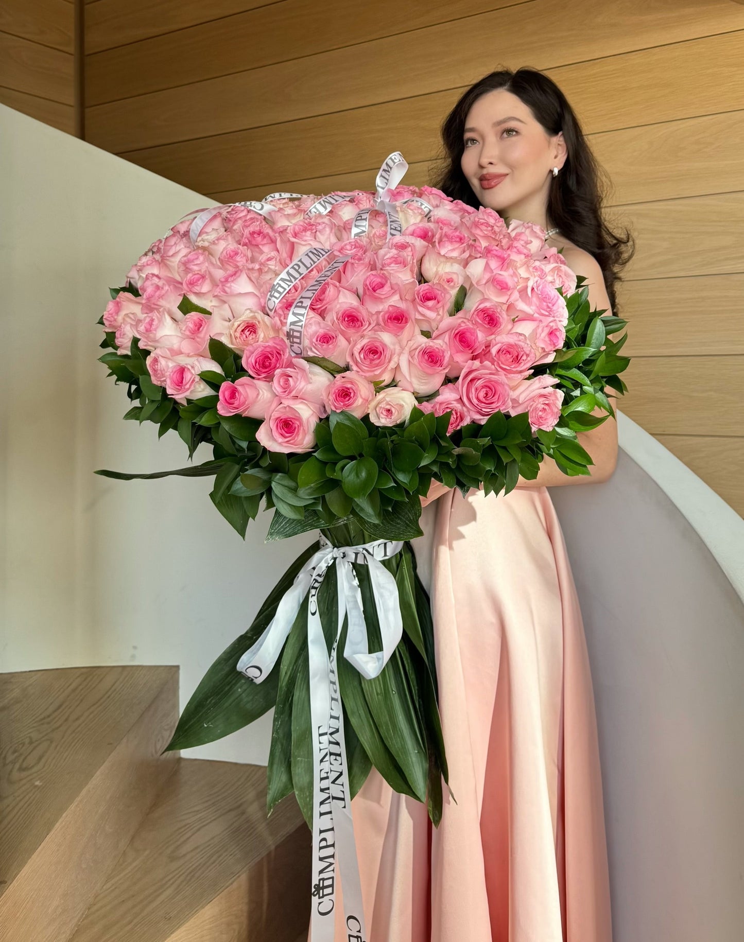 100 PINK ROSES&GREENS