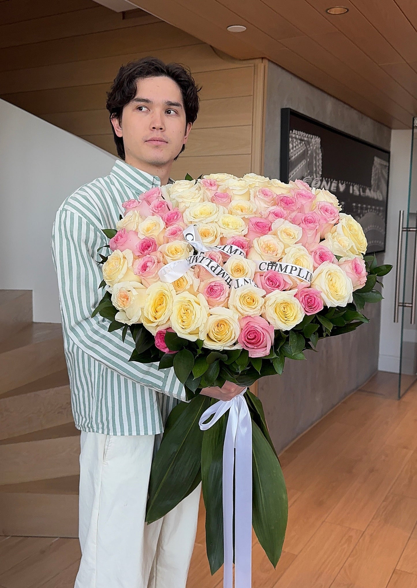 51 MIX ROSES WITH GREENS