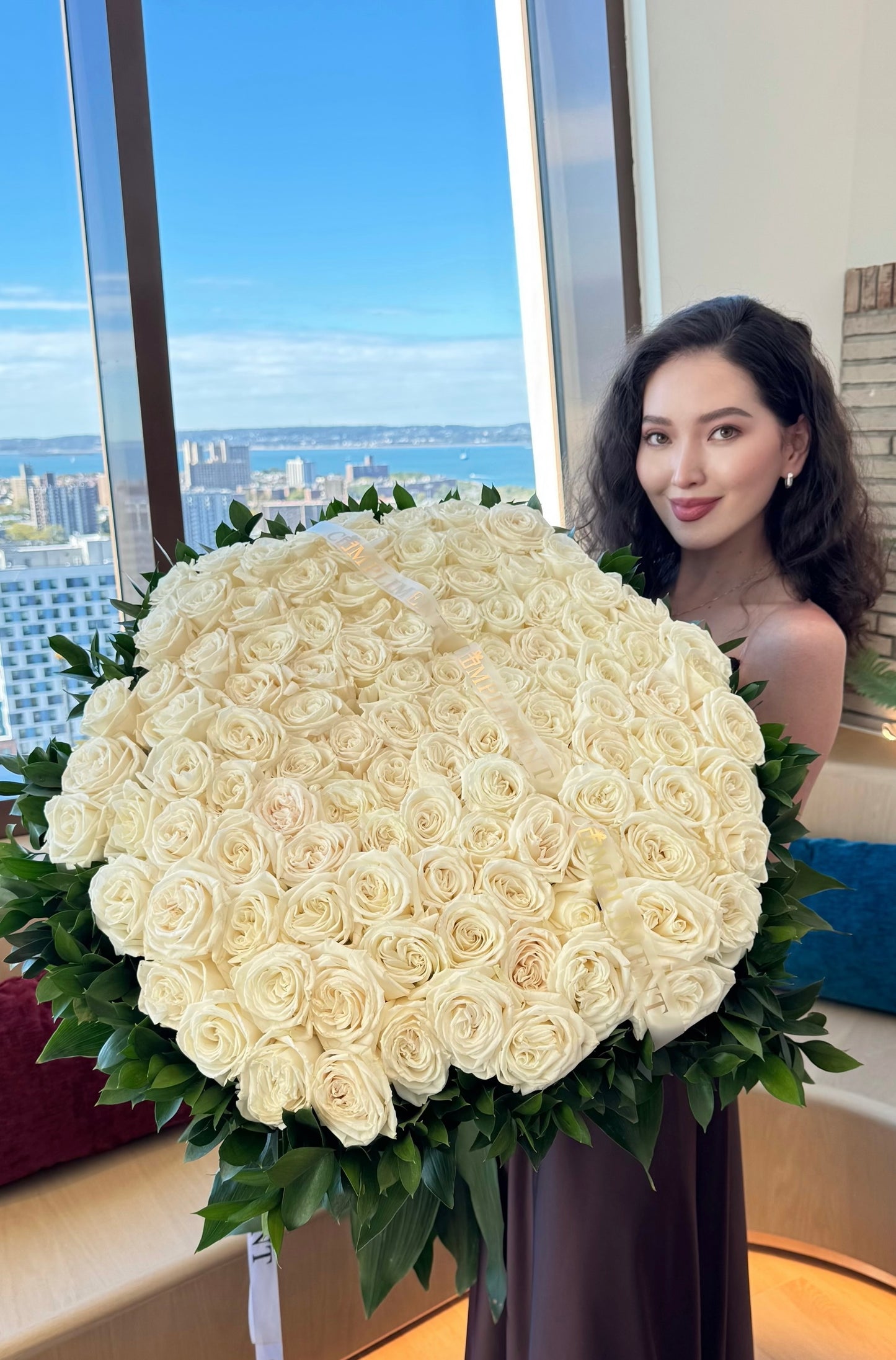 100 ROSES WHITE&GREENS