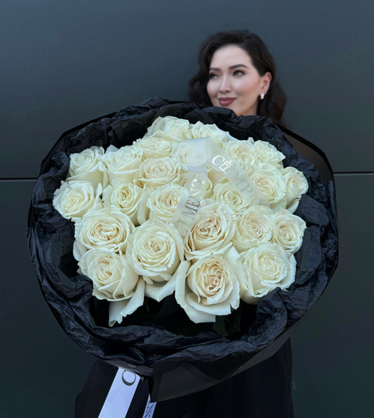 25 WHITE ROSES
