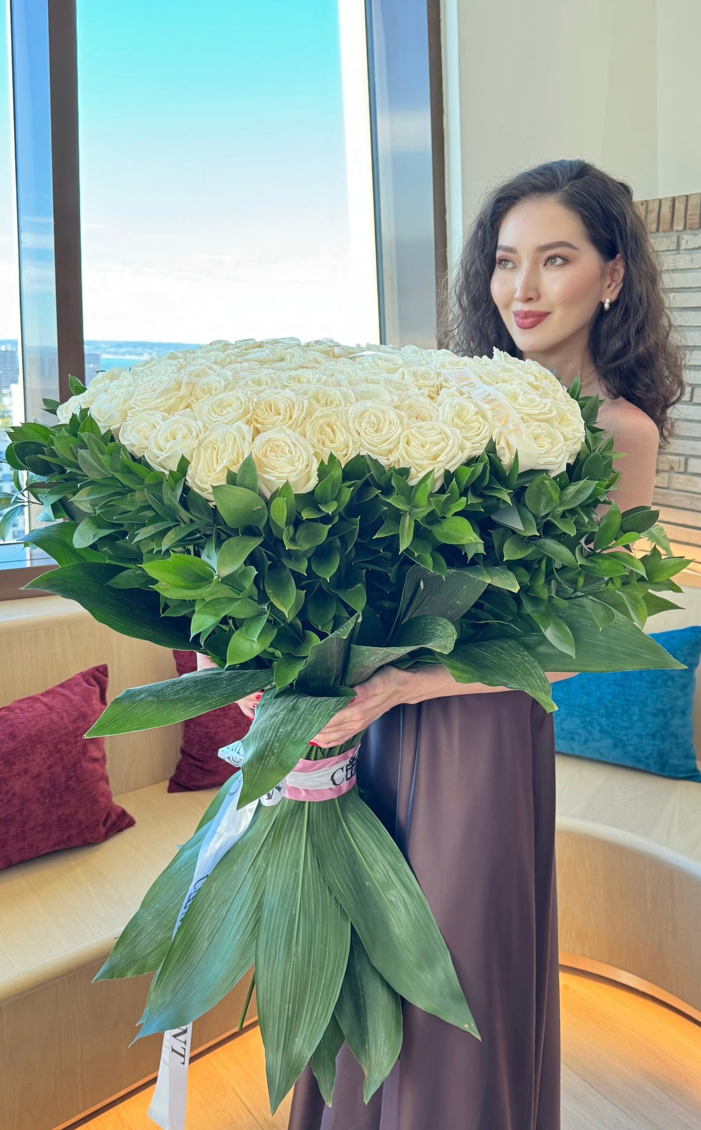 100 ROSES WHITE&GREENS
