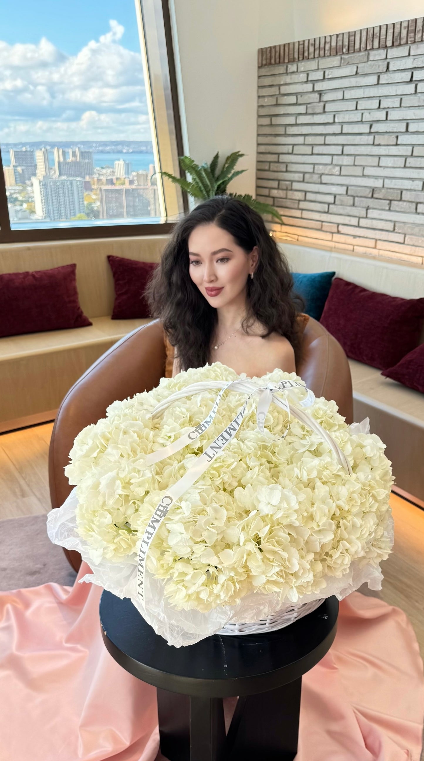 BASKET/ WHITE HYDRANGEAS
