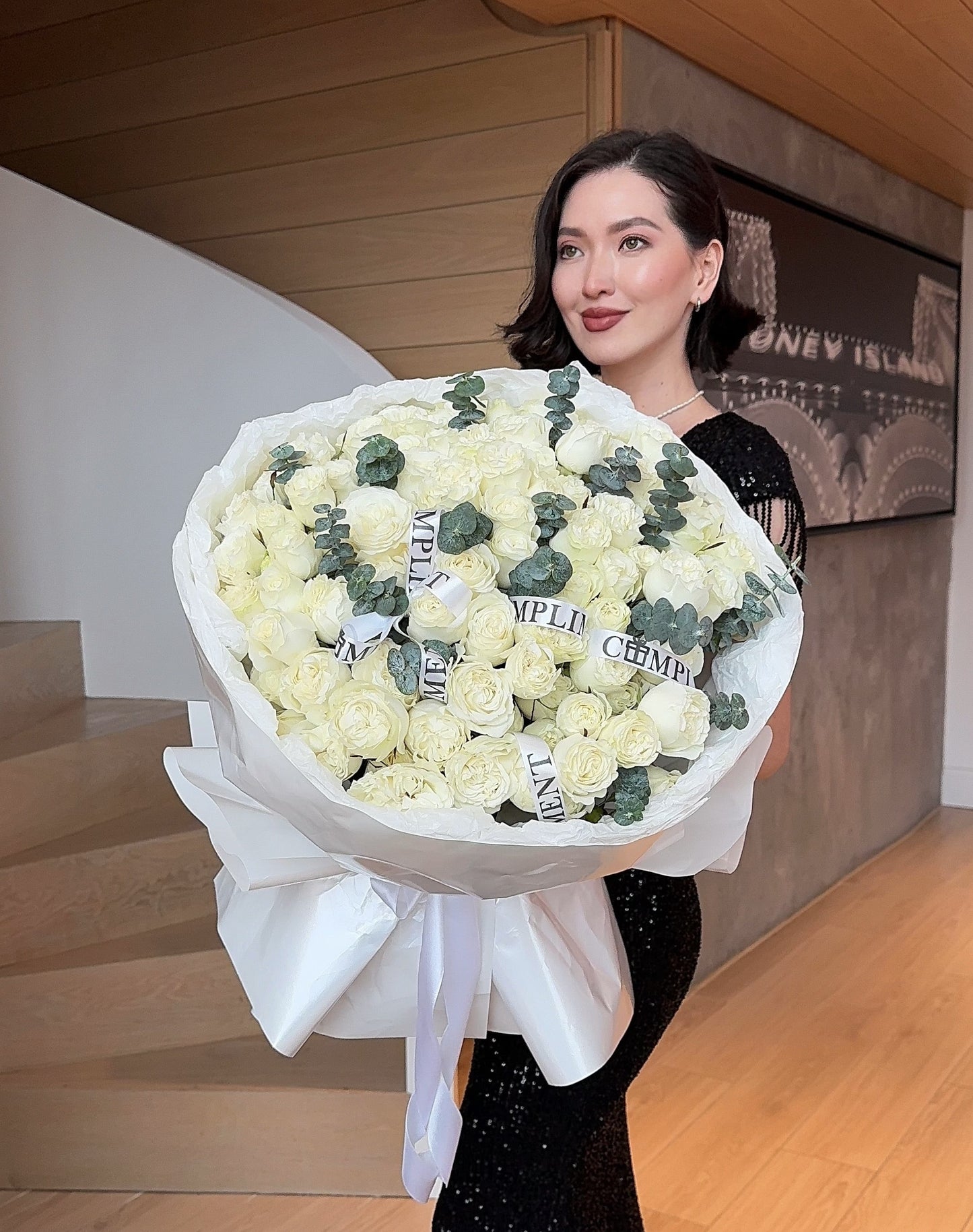 M/ WHITE PEONY SPRAY ROSES