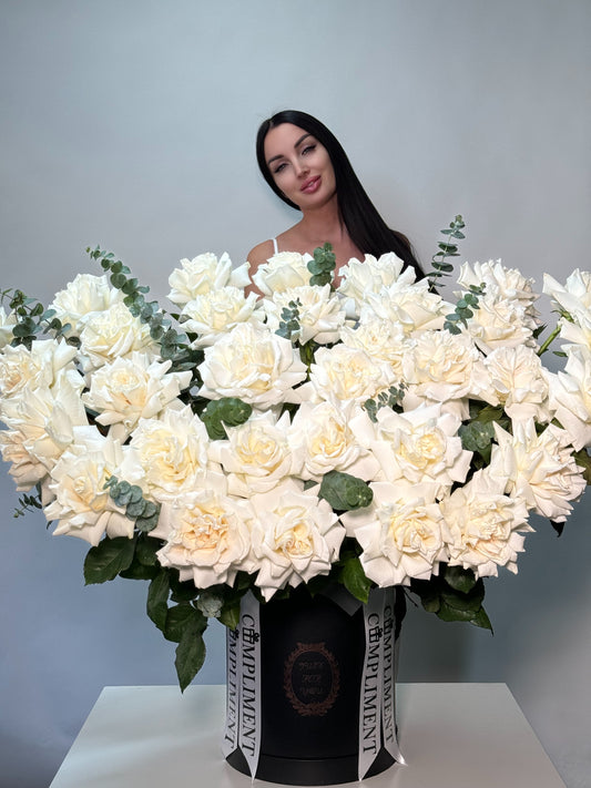 LOVELY/ WHITE